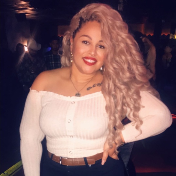 Meet your Posher, Sari - Picture 2 of 2